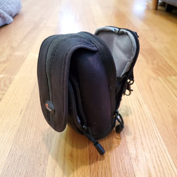 Small camera case by Lowepro - Picture 2 of 6